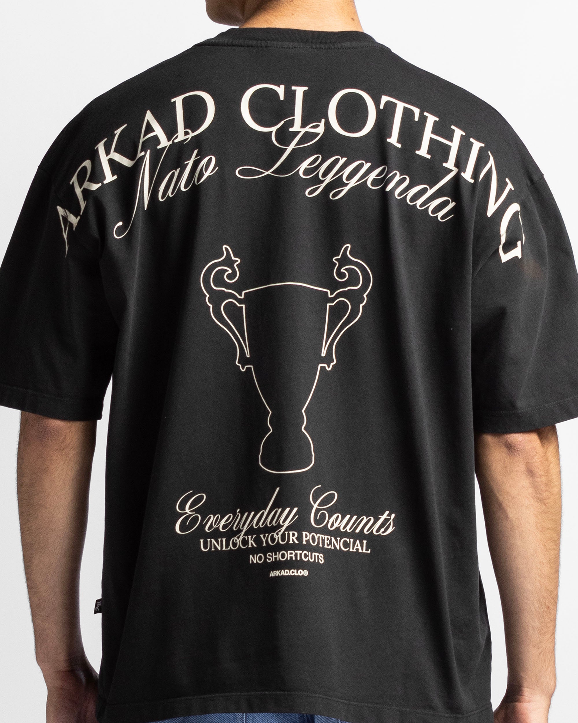 Washed Tshirt Oversize Negra Trophy
