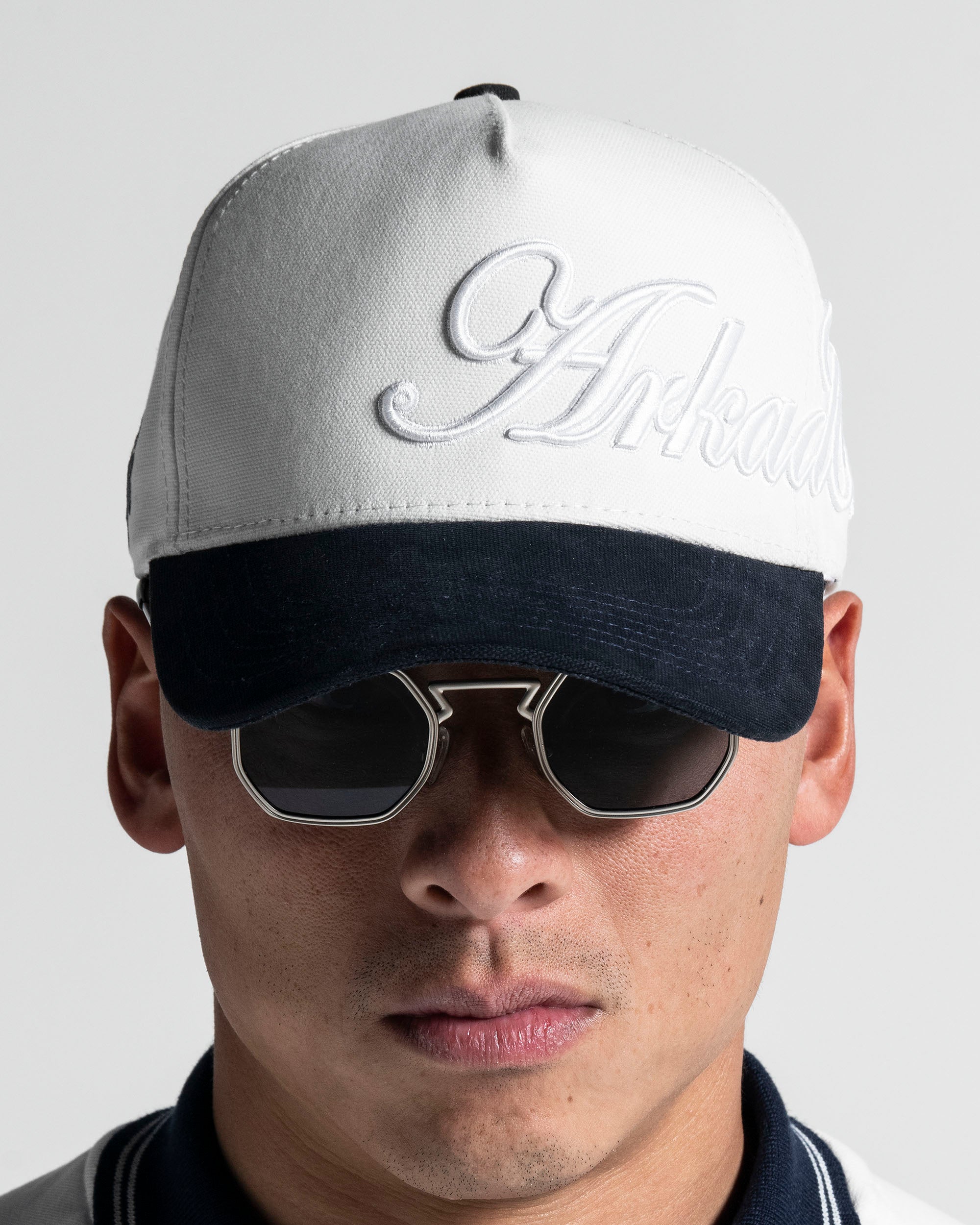 Trucker Cap Blanca con Azul