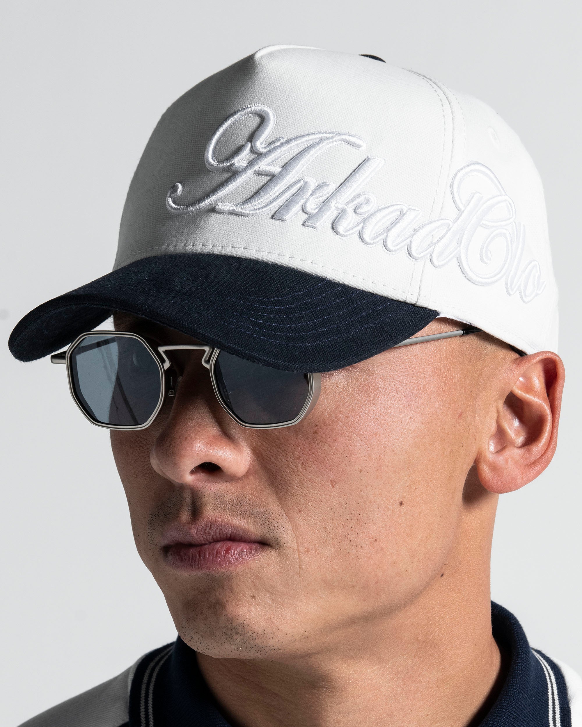 Trucker Cap Blanca con Azul