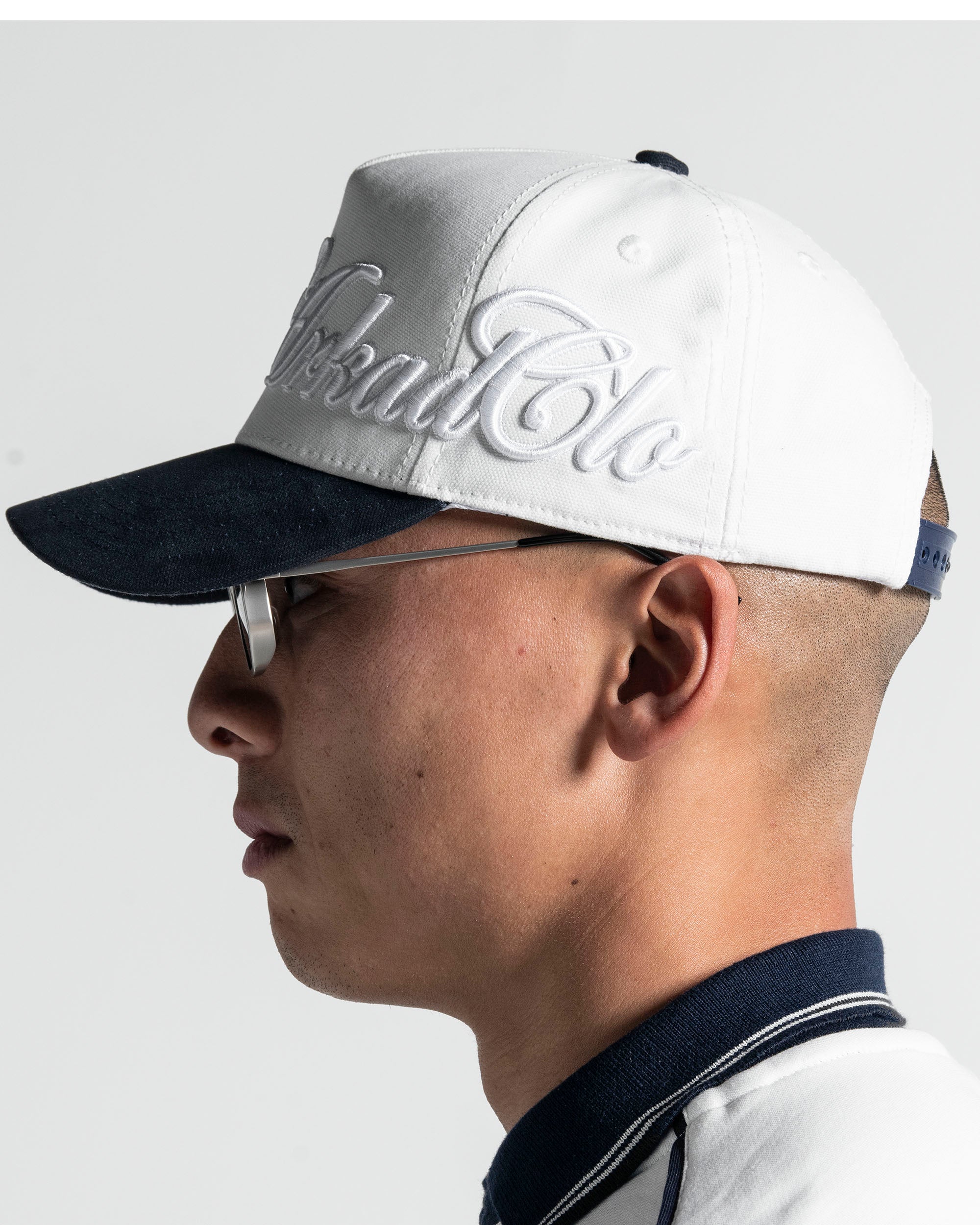 Trucker Cap Blanca con Azul