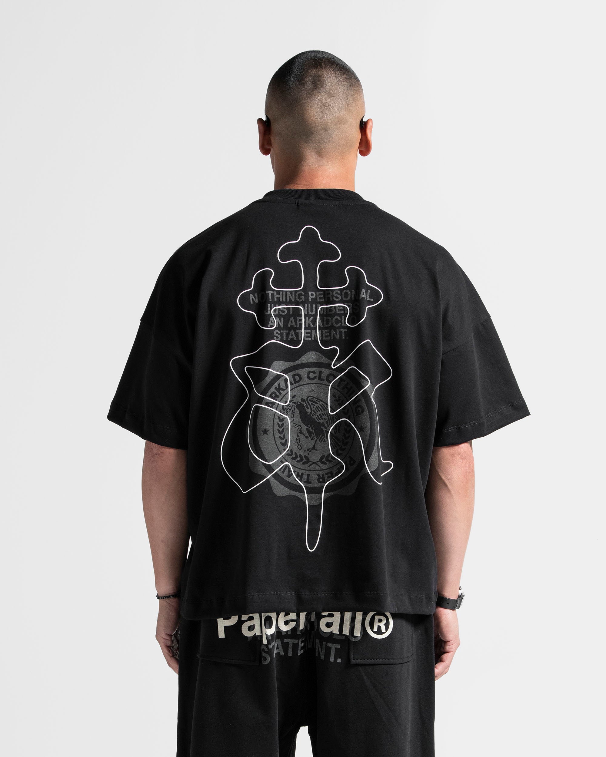 Boxy Fit Tshirt Negra Paper Trail