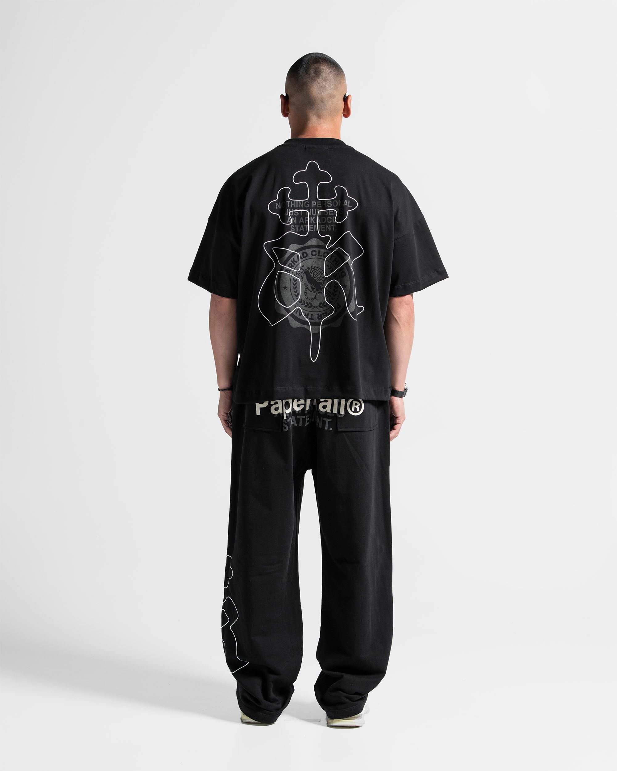 Boxy Fit Tshirt Negra Paper Trail