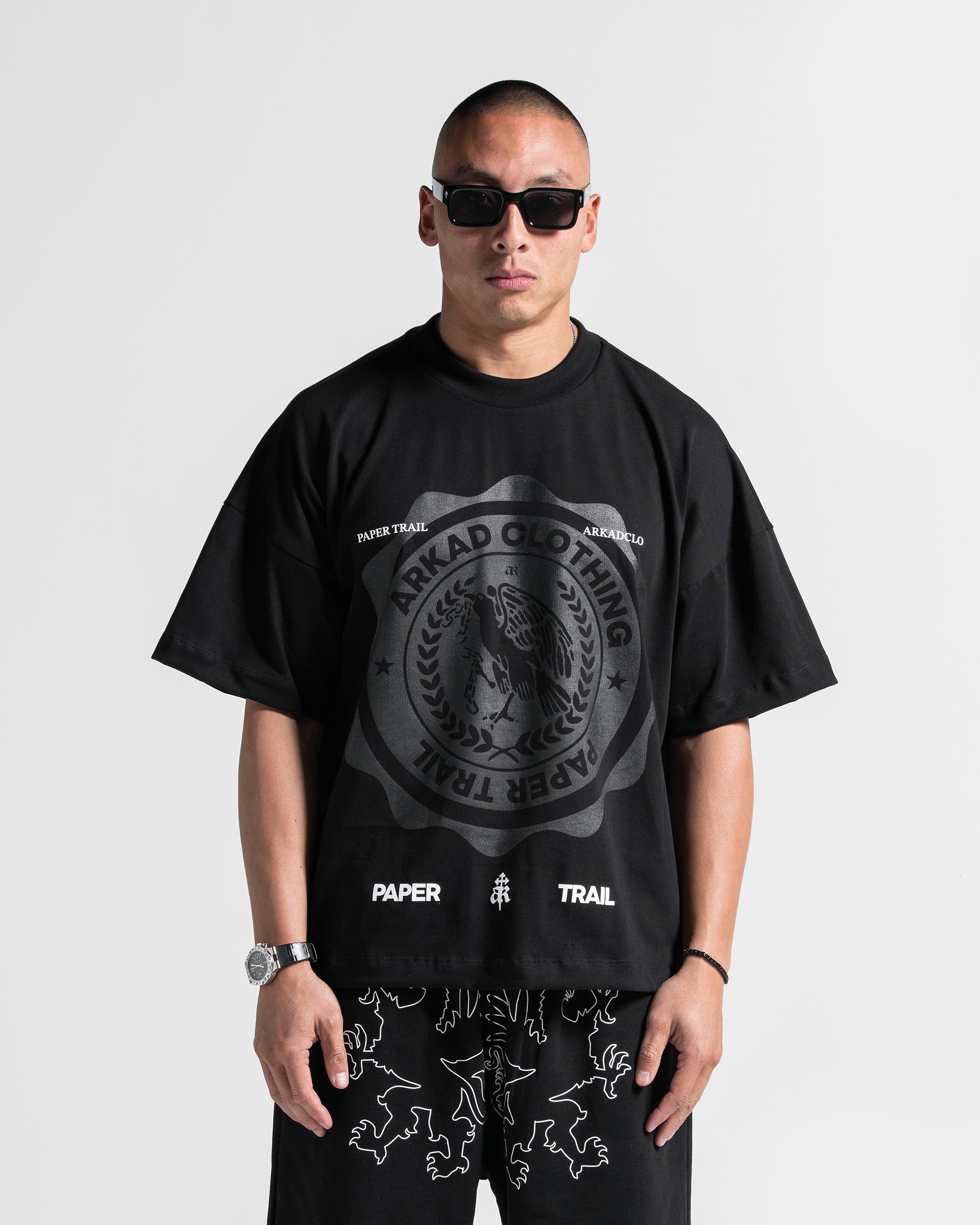 Boxy Fit Tshirt Negra Paper Trail