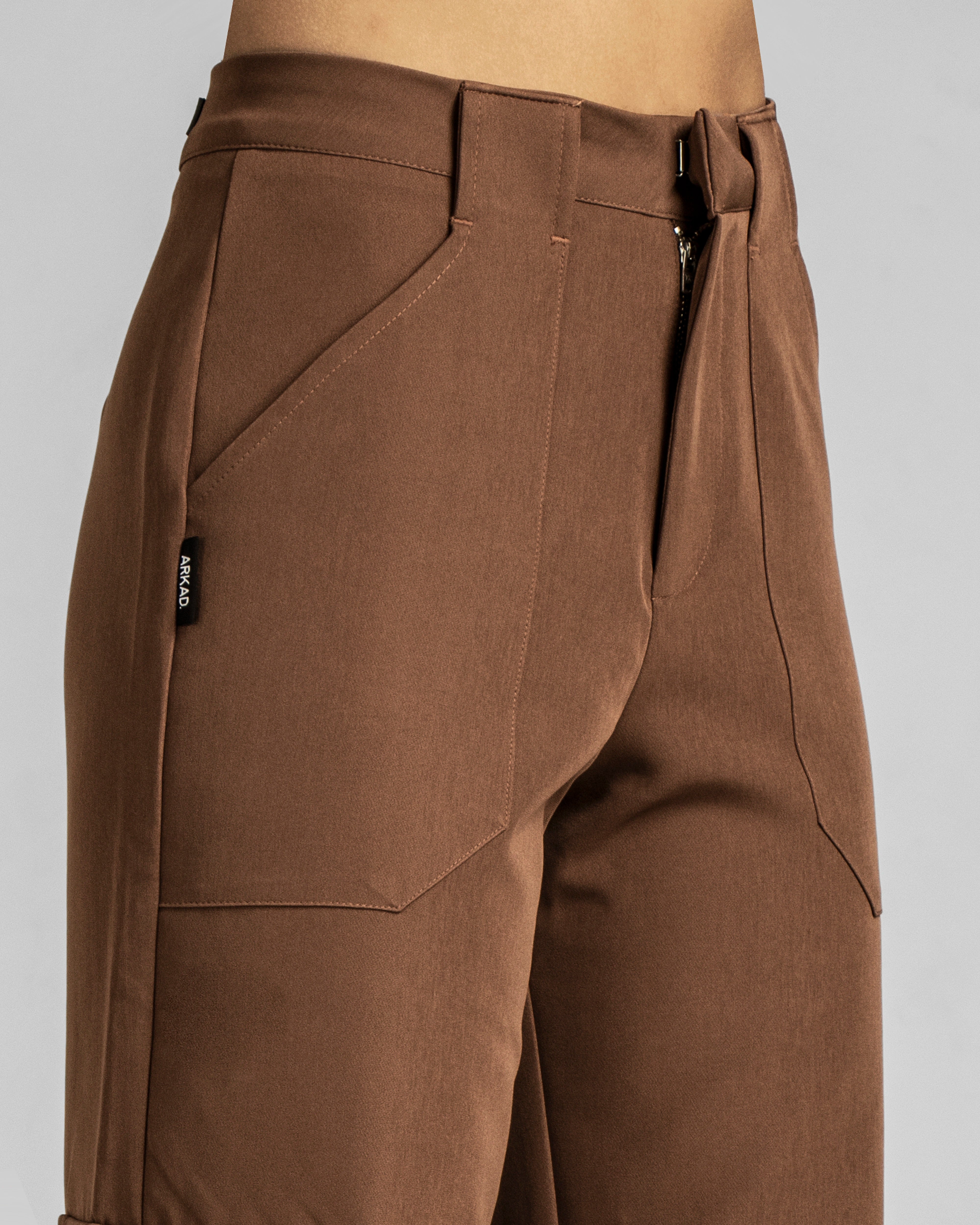 Tailored Cargo Mujer - Cafe