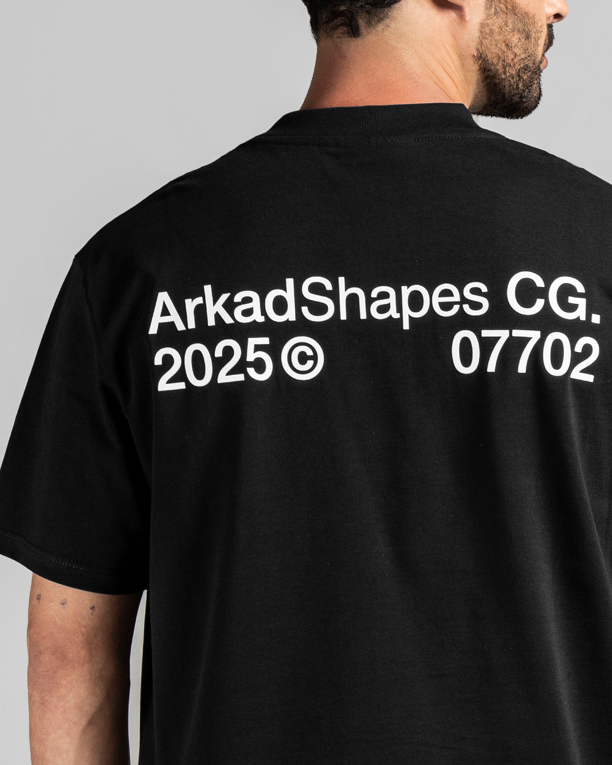 Tshirt Negra Arkad Shapes - Regular Fit