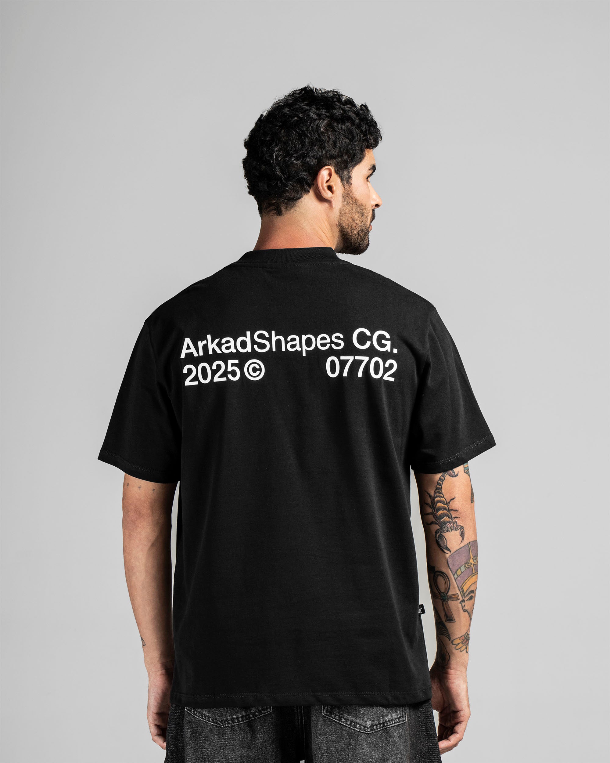 Tshirt Negra Arkad Shapes - Regular Fit