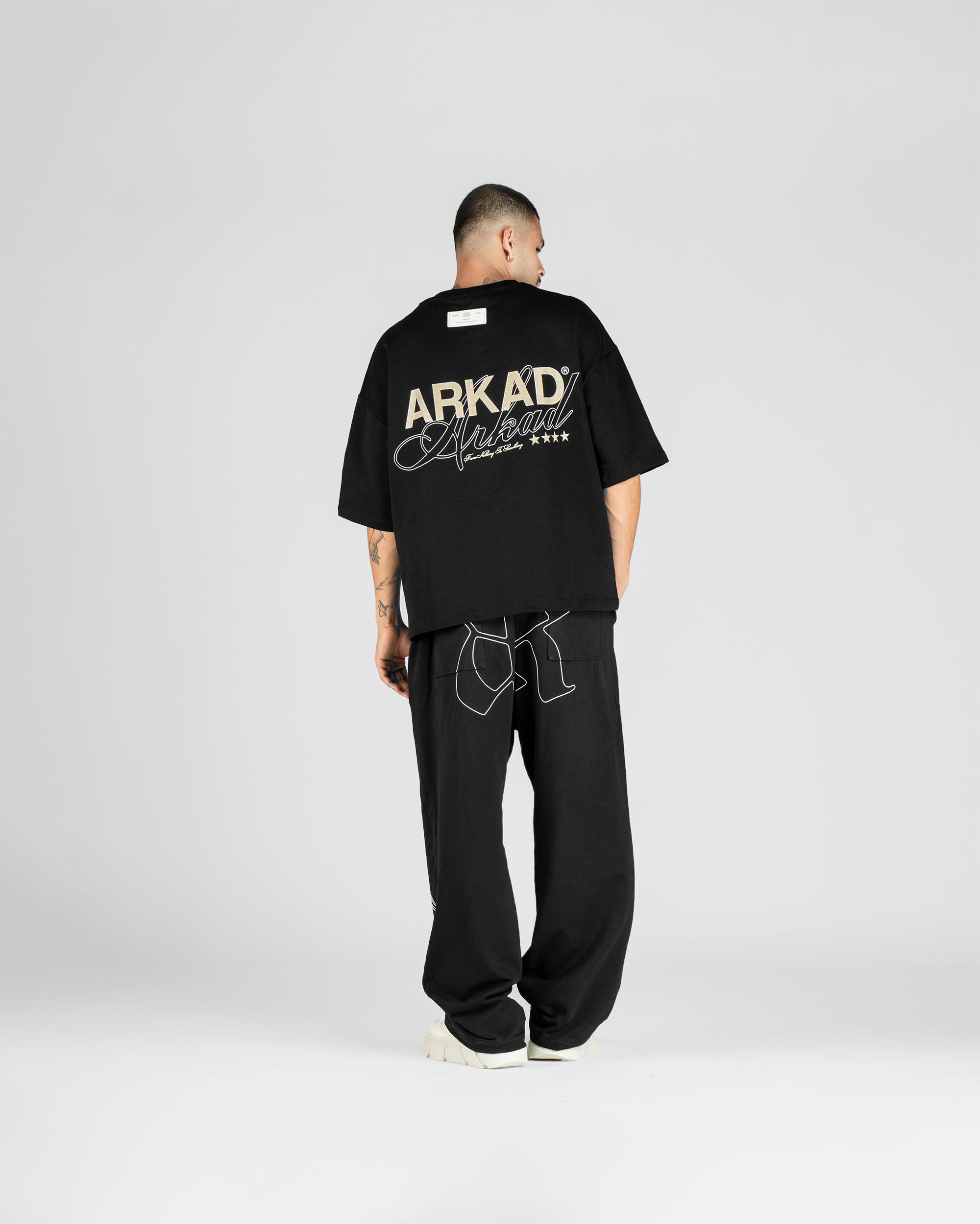 Tshirt En Burda Boxy Fit Negra Logo Contorno