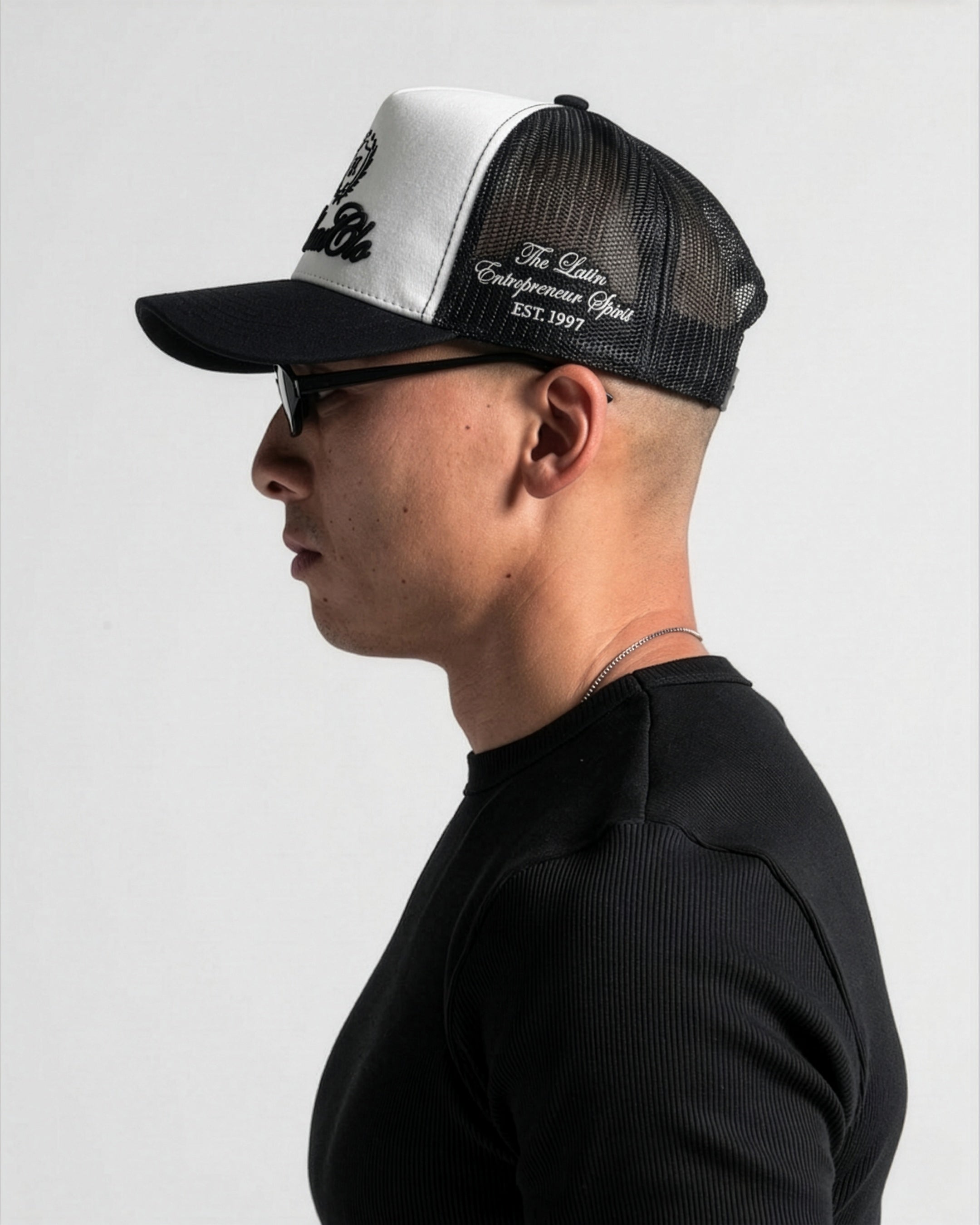 Trucker Cap Blanca con Negro