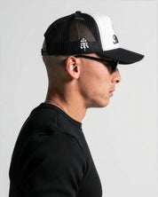Trucker Cap Blanca con Negro