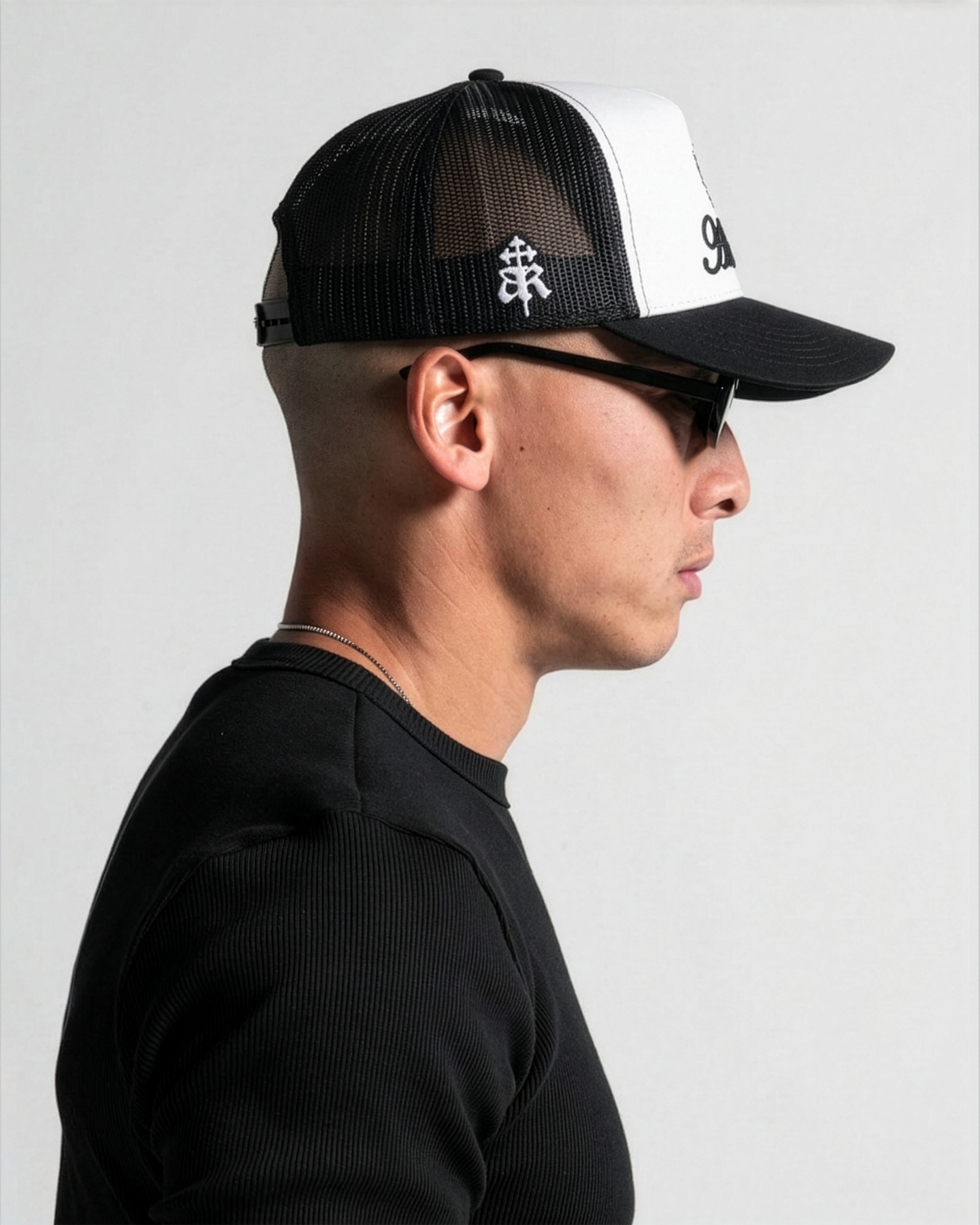 Trucker Cap Blanca con Negro