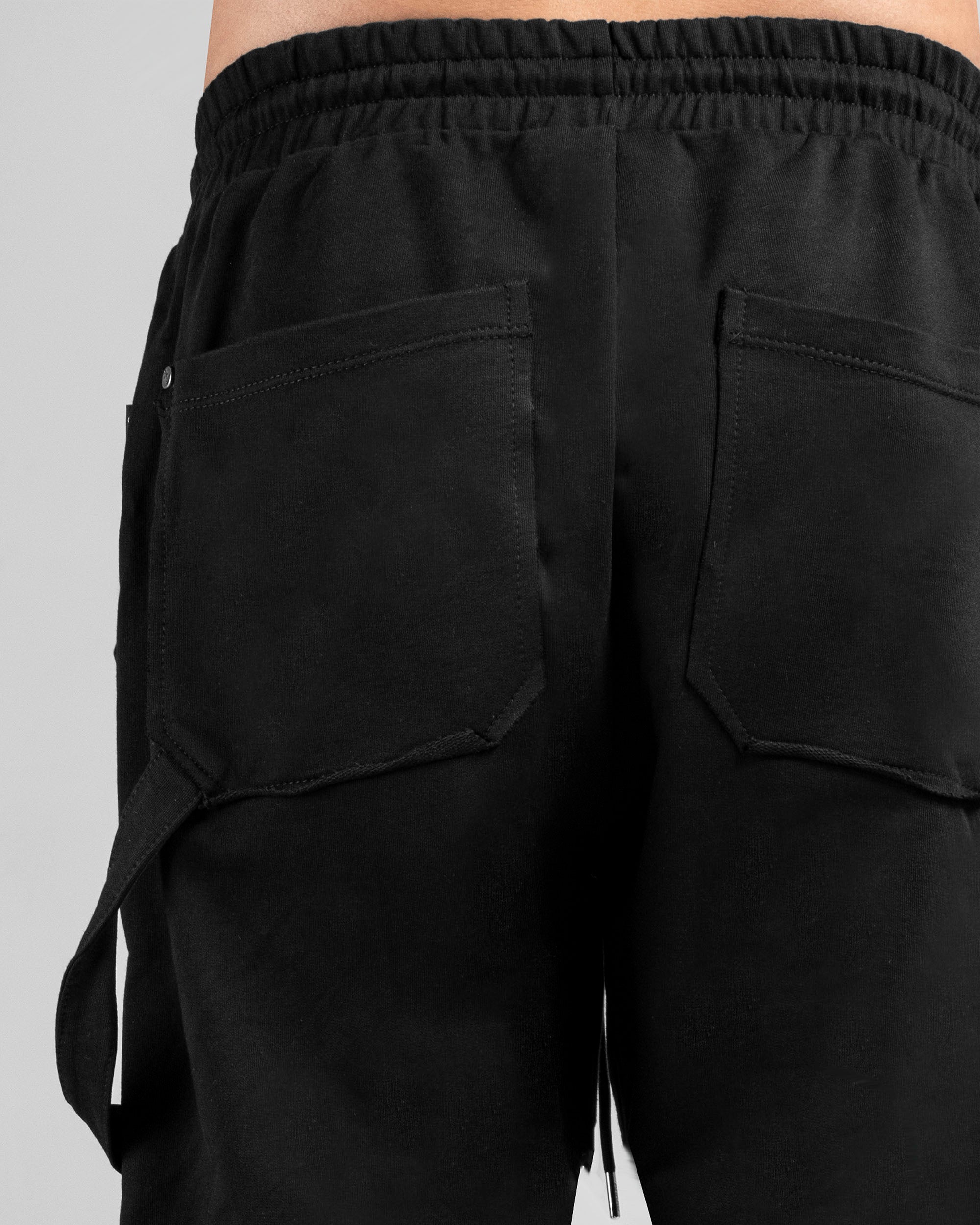Sudadera Negra Remaches