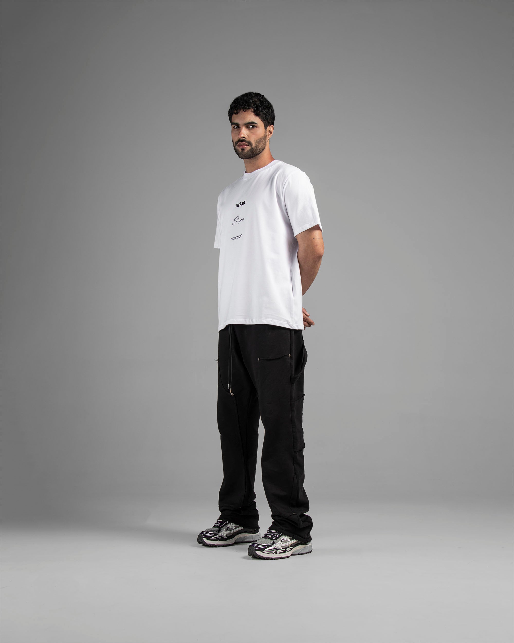 Tshirt Blanca Texto Negro Arkad Shapes - Regular Fit